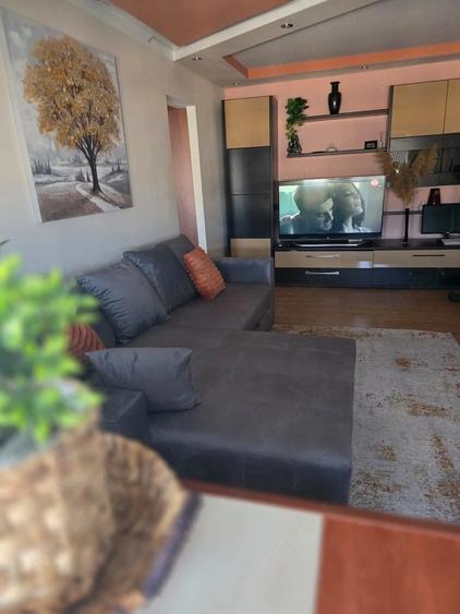 Apartament cu 2 camere semidecomandat în Berceni
