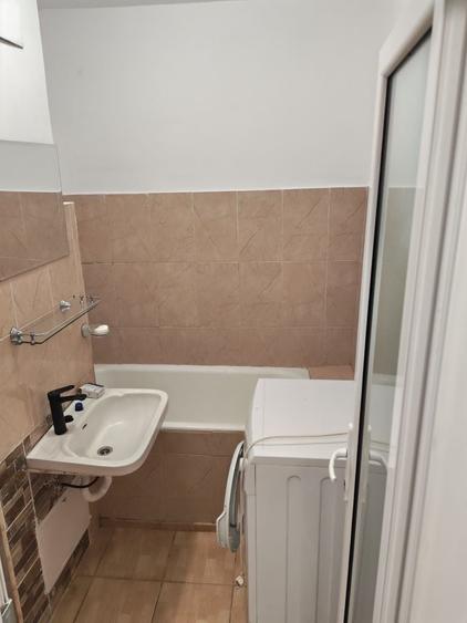 Garsonieră decomandată în Gorjului