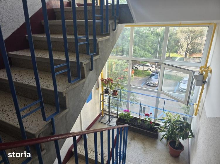 Se vinde apartament 2 camere zona Afi Mall decomandat, de renovat - 1