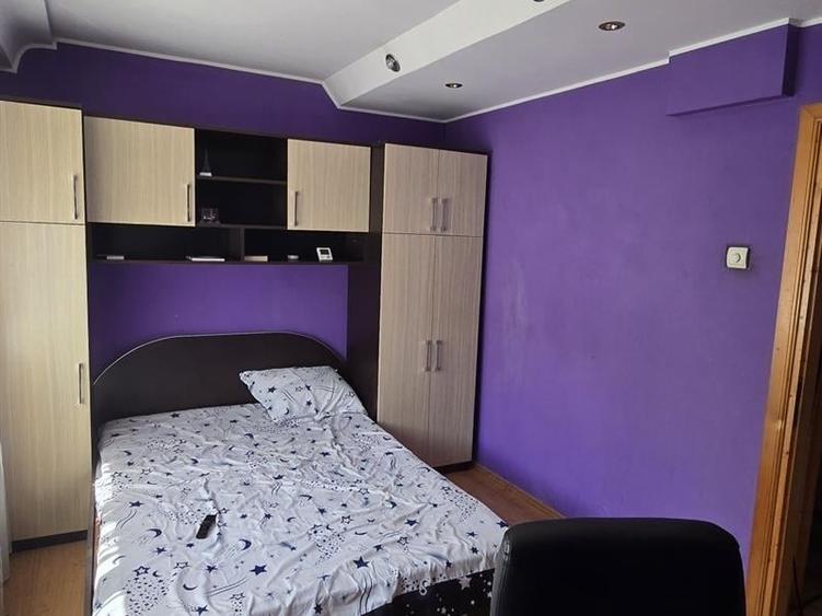 Apartament cu 2 camere semidecomandat în Craiovița Nouă