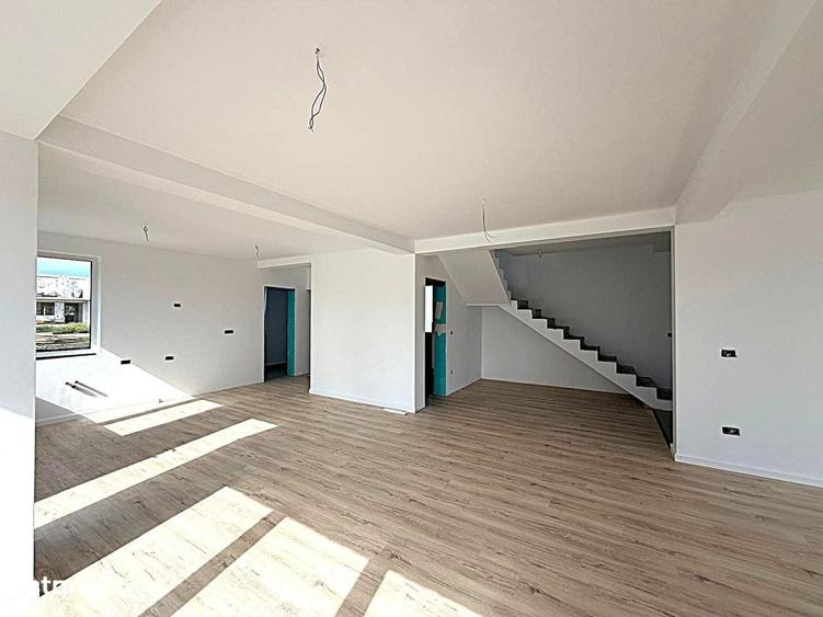 Casă cu 4 camere cu Teren 400 Mp în Central