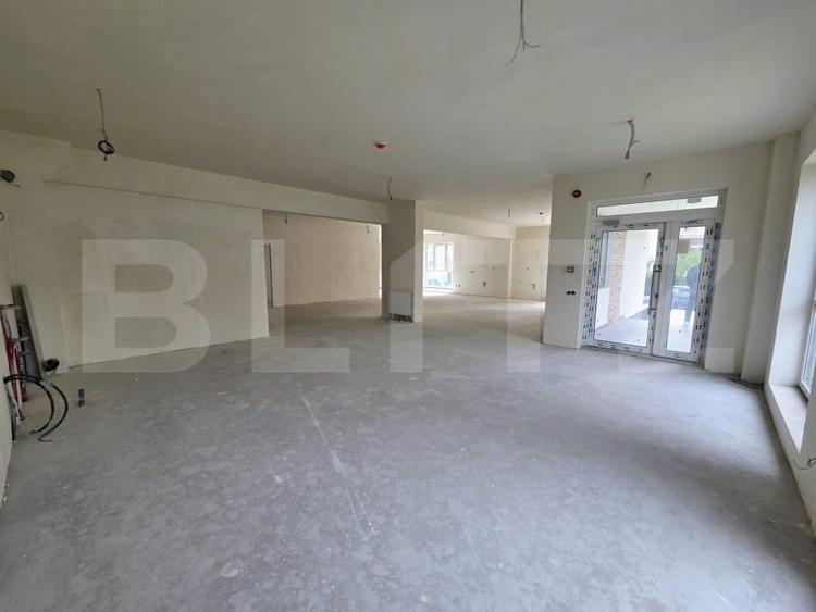 Spațiu comercial, de 188.60000610352 mp, în Florești