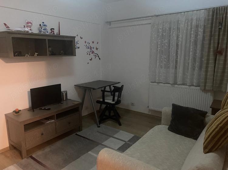 Apartament cu 3 camere semidecomandat în Plevnei