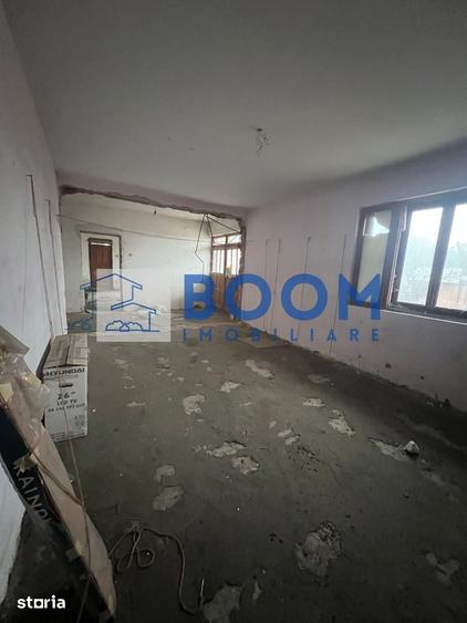 Casă cu 10 camere cu Teren 240 Mp în Central