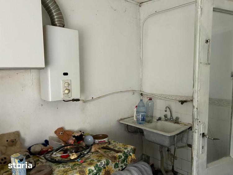 Casă cu 3 camere cu Teren 5000 Mp în Central