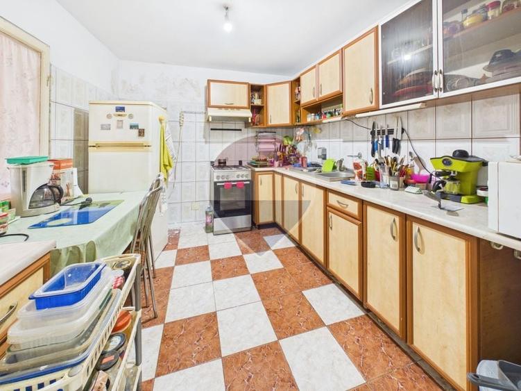 Casă individuală cu 6 camere cu Teren 2800 Mp în Butimanu