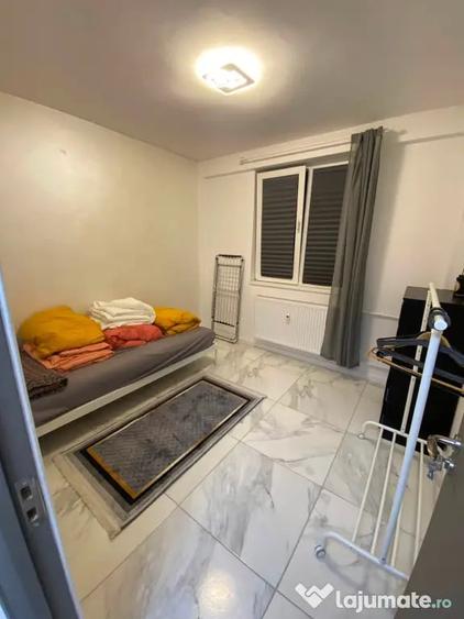 Apartament cu 3 camere semidecomandat în Giurgiului