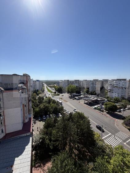 Apartament cu 3 camere decomandat, mobilat în Micro 21