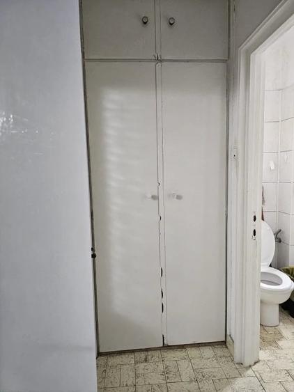 Apartament cu 3 camere semidecomandat în Craiovei