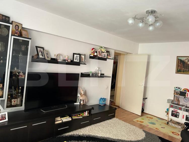 Apartament cu 3 camere decomandat, mobilat în Reghin