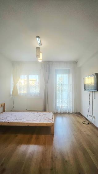 Apartament cu 3 camere semidecomandat în Străulești