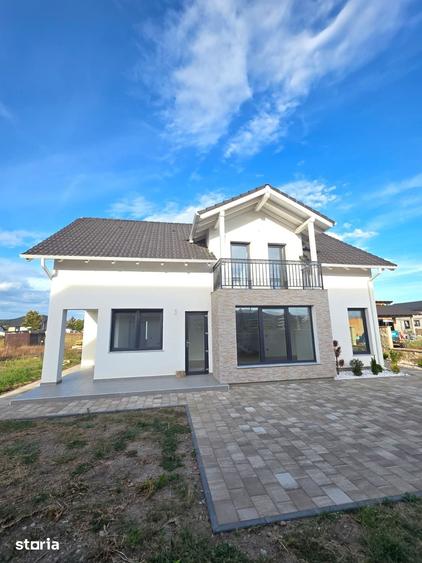 Casă cu 4 camere cu Teren 400 Mp în Central