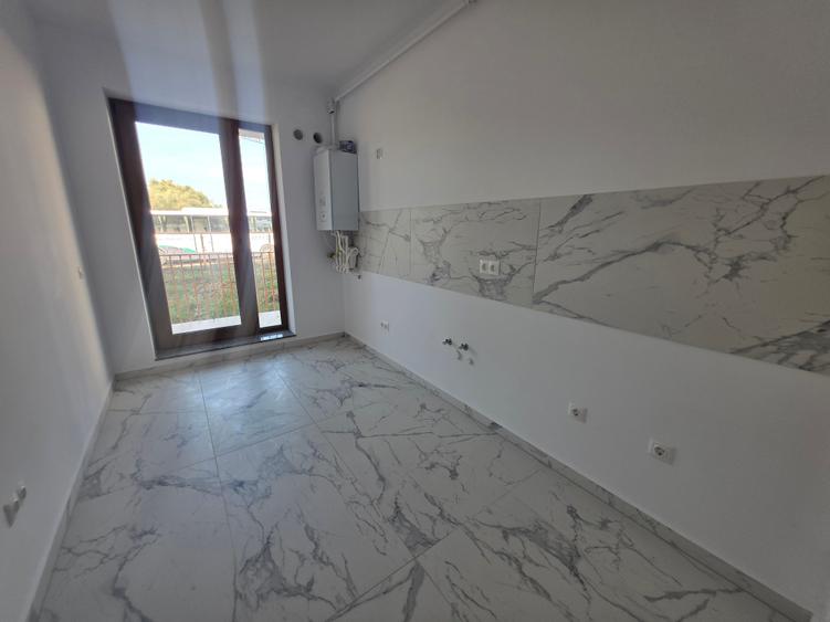 Apartament cu 2 camere decomandat în Tractorul