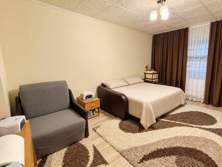 Apartament cu 3 camere decomandat, mobilat în Orașul Vechi