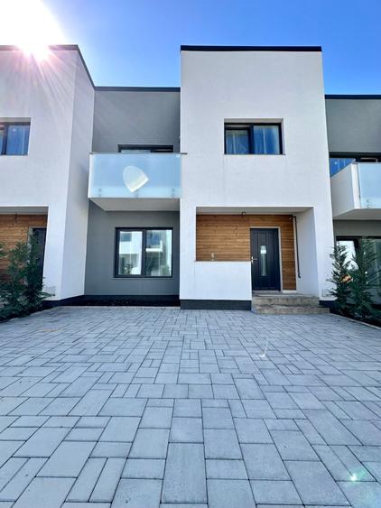 Duplex cu 4 camere cu Canalizare în Popas Păcurari