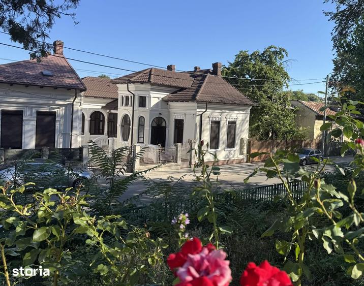 Casă cu 6 camere cu Teren 1000 Mp în Central