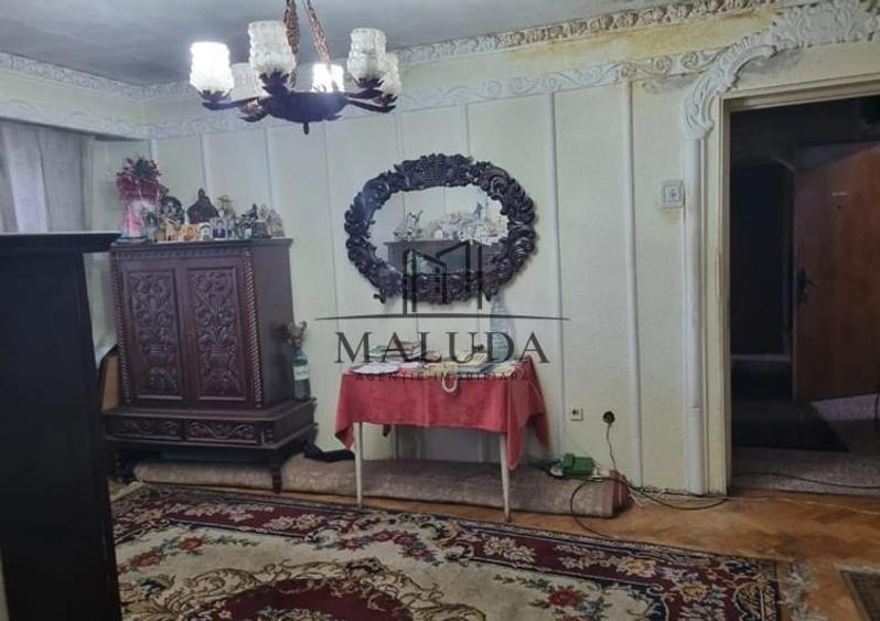 Apartament cu 4 camere semidecomandat în Trivale