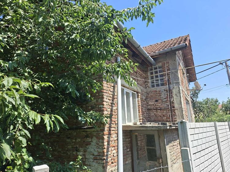 Casă cu 4 camere în Sântuhalm