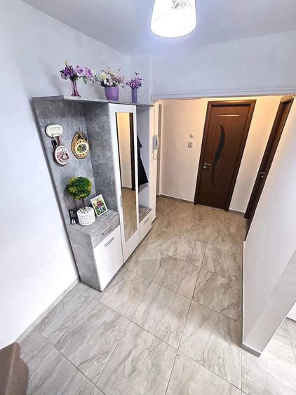 Apartament cu 2 camere decomandat în Micro 16