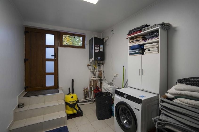Casă individuală cu 6 camere decomandat cu Canalizare în Oncea