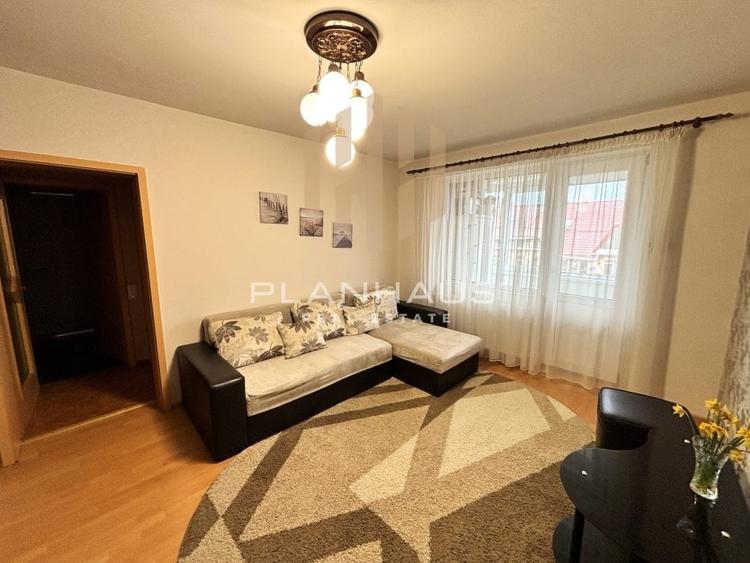 Apartament cu 3 camere semidecomandat, mobilat în Central