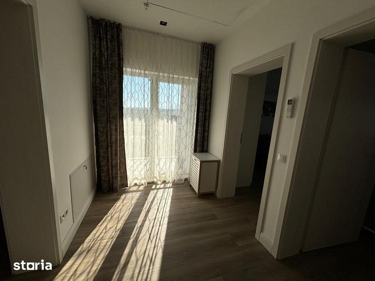 Casă cu 4 camere cu Teren 497 Mp în Roșia