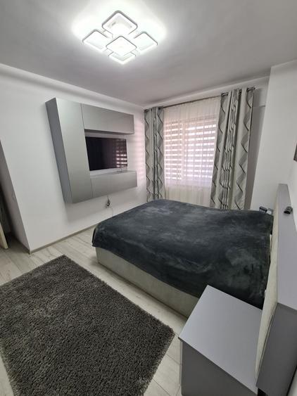 Apartament cu 3 camere decomandat în Exterior Vest