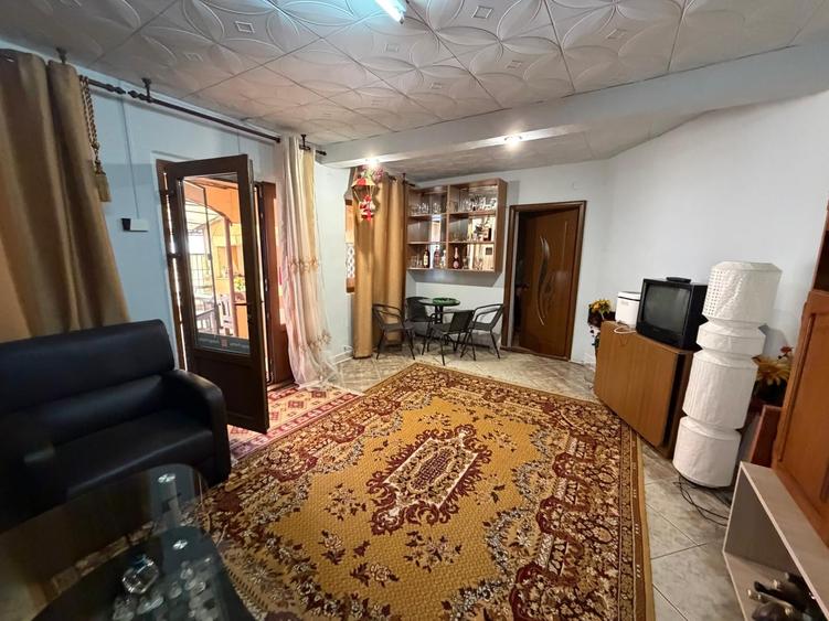 Casă individuală cu 16 camere cu Garaj în Spătaru