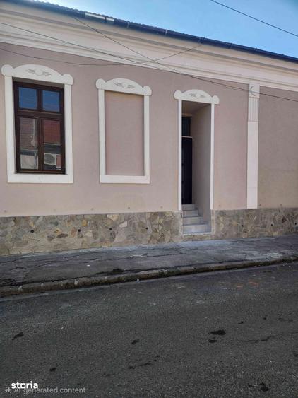 Casă cu 4 camere cu Teren 90 Mp în Central