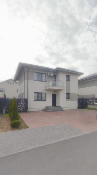 Casă cu Teren 320 Mp în Central