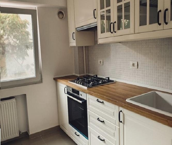 Apartament cu 4 camere decomandat, mobilat în Magheru