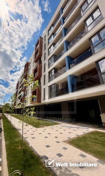 Apartament cu 4 camere semidecomandat în Florești