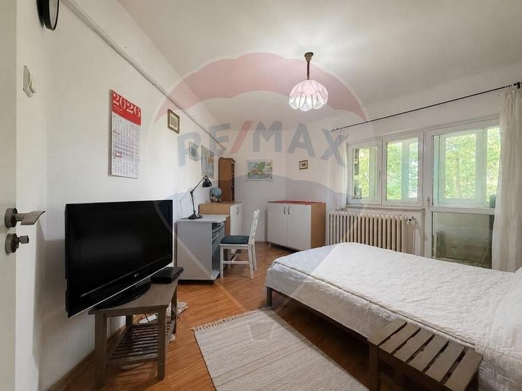 Apartament cu 3 camere de vânzare în zona Capitol - 2