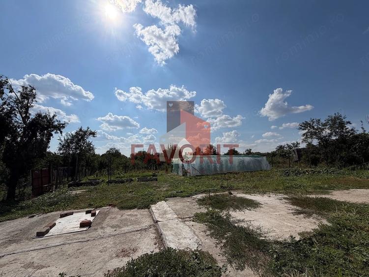 Casă cu 4 camere cu Teren 1514 Mp în Ianova
