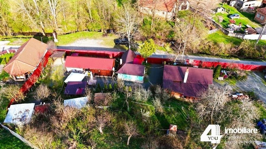 Casă cu 7 camere cu Teren 5158 Mp în Groși