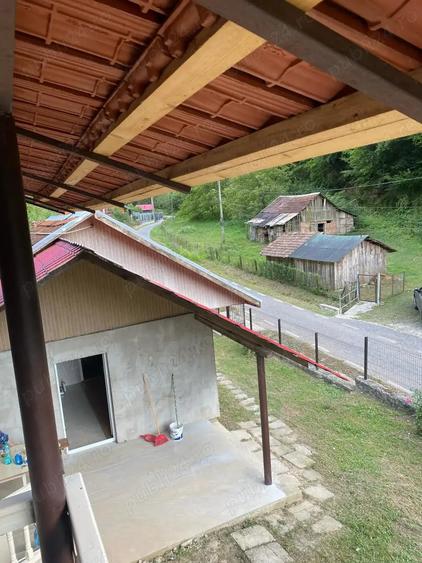 Casă cu 3 camere în Criș