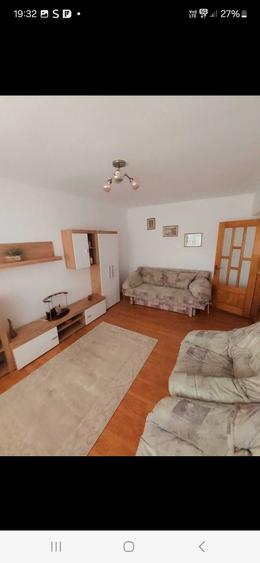 Inchiriez apartament 2 camere decomandat, etaj 4, aer condtionat, centrala, frigider, masina de spalat. Srt victoriei 221 targu jiu, - 4