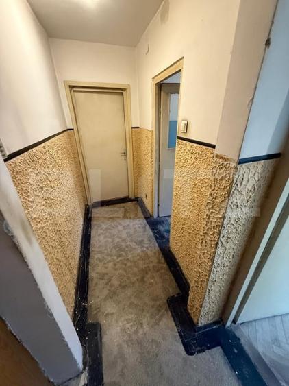 Apartament cu 3 camere semidecomandat în Vlahuță