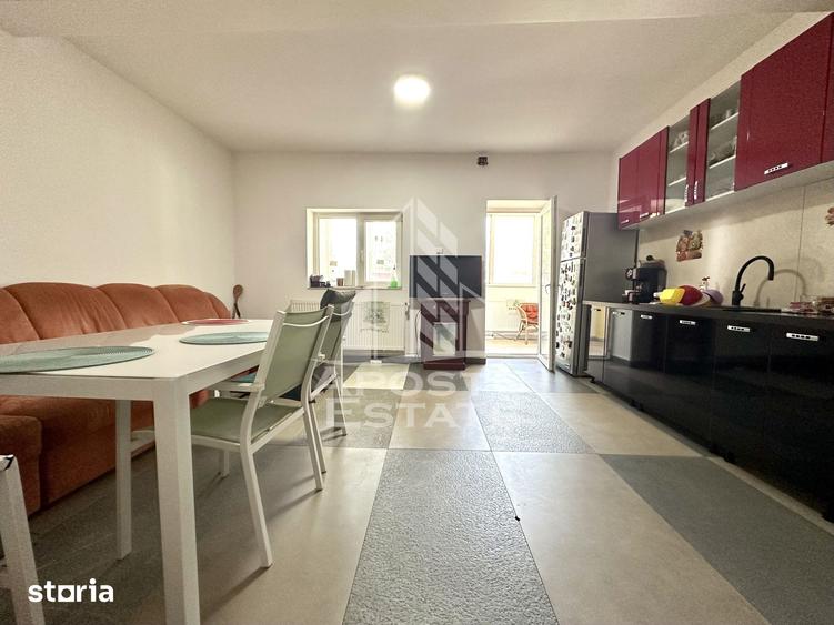 Casă cu 4 camere cu Teren 1000 Mp în Peciu Nou