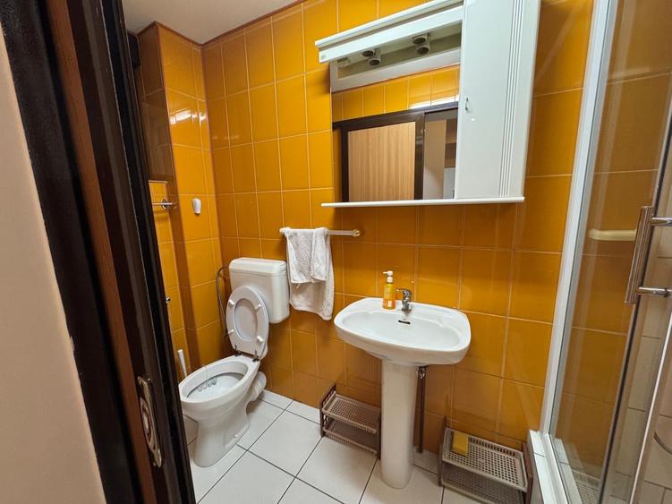 Apartament cu 4 camere decomandat în Cotroceni