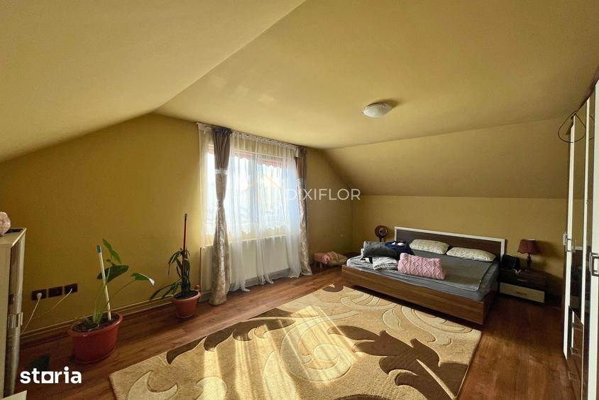 Casă cu 6 camere cu Teren 1100 Mp în Criș