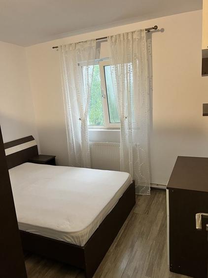 Apartament cu 3 camere semidecomandat în Mircea cel Bătrân