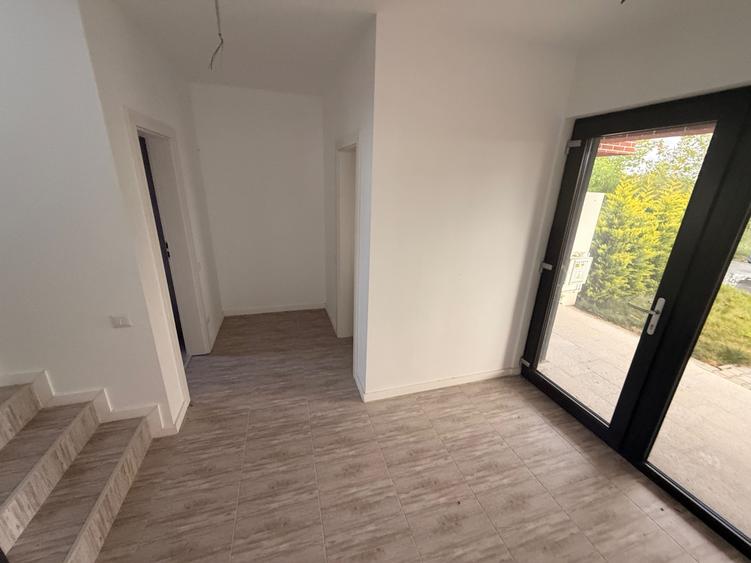 Casă cu 4 camere în Brătășanca