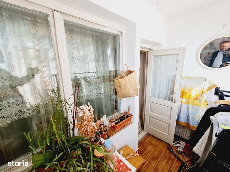 Apartament cu 2 camere decomandat în Podu Roș