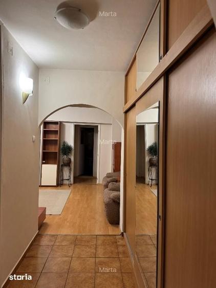 Apartament cu 3 camere semidecomandat în Tineretului