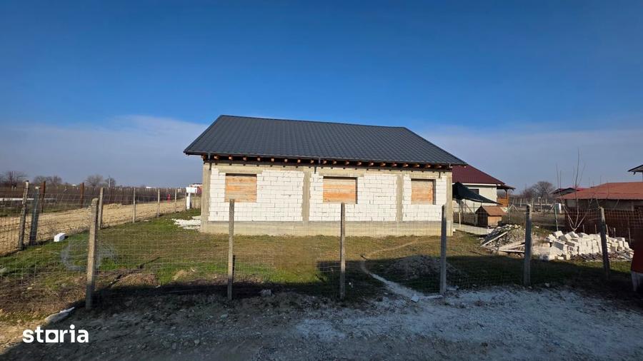 Casă cu 4 camere cu Teren 400 Mp în Câmpineanca