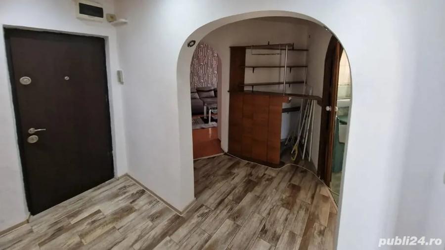 Apartament cu 3 camere decomandat în Aleea Sporturilor