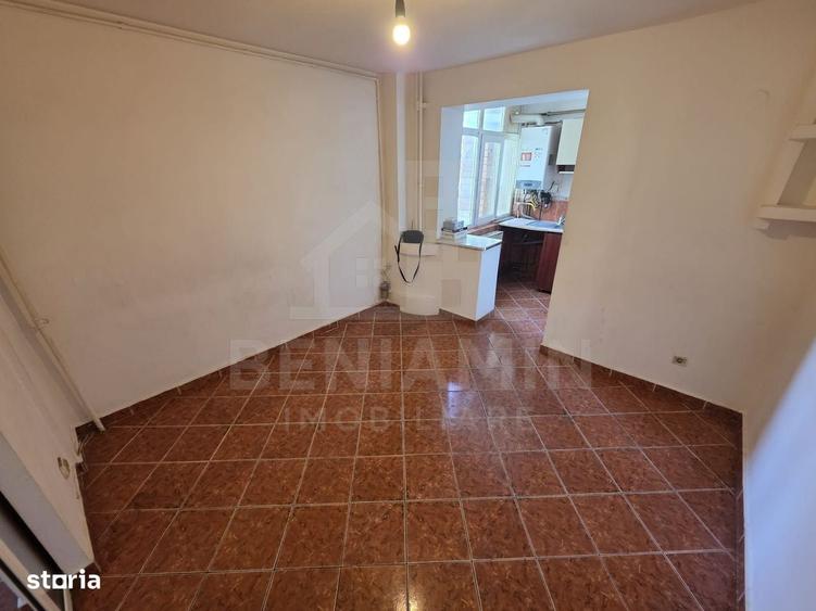 Apartament cu 3 camere decomandat în Craiovița Nouă