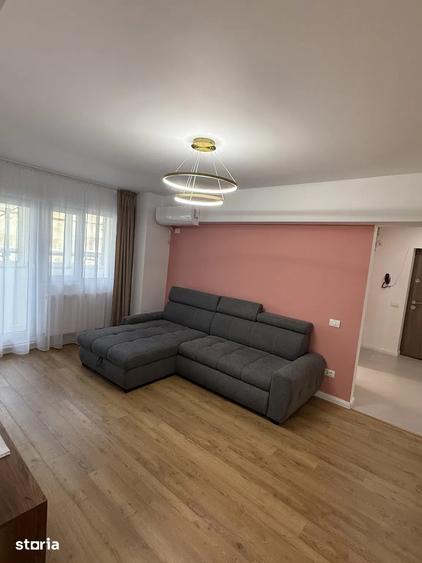 Apartament cu 2 camere semidecomandat, mobilat în Tei