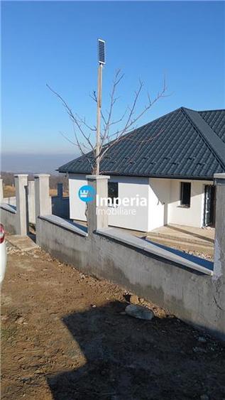 Casă individuală cu 4 camere cu Teren 500 Mp în Bucium